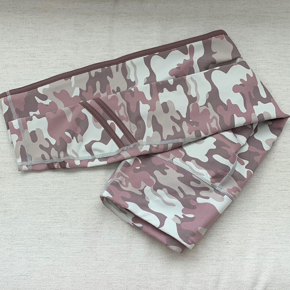 Vimmia Fire Leggings in Pink Cammo, Size Small